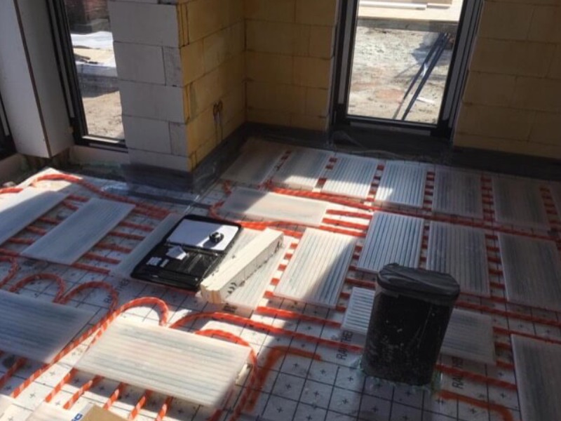 Vloerverwarming laten aanleggen? Ons ervaren team staat voor u klaar. Vloerverwarming laten aanleggen? Ons ervaren team staat voor u klaar.